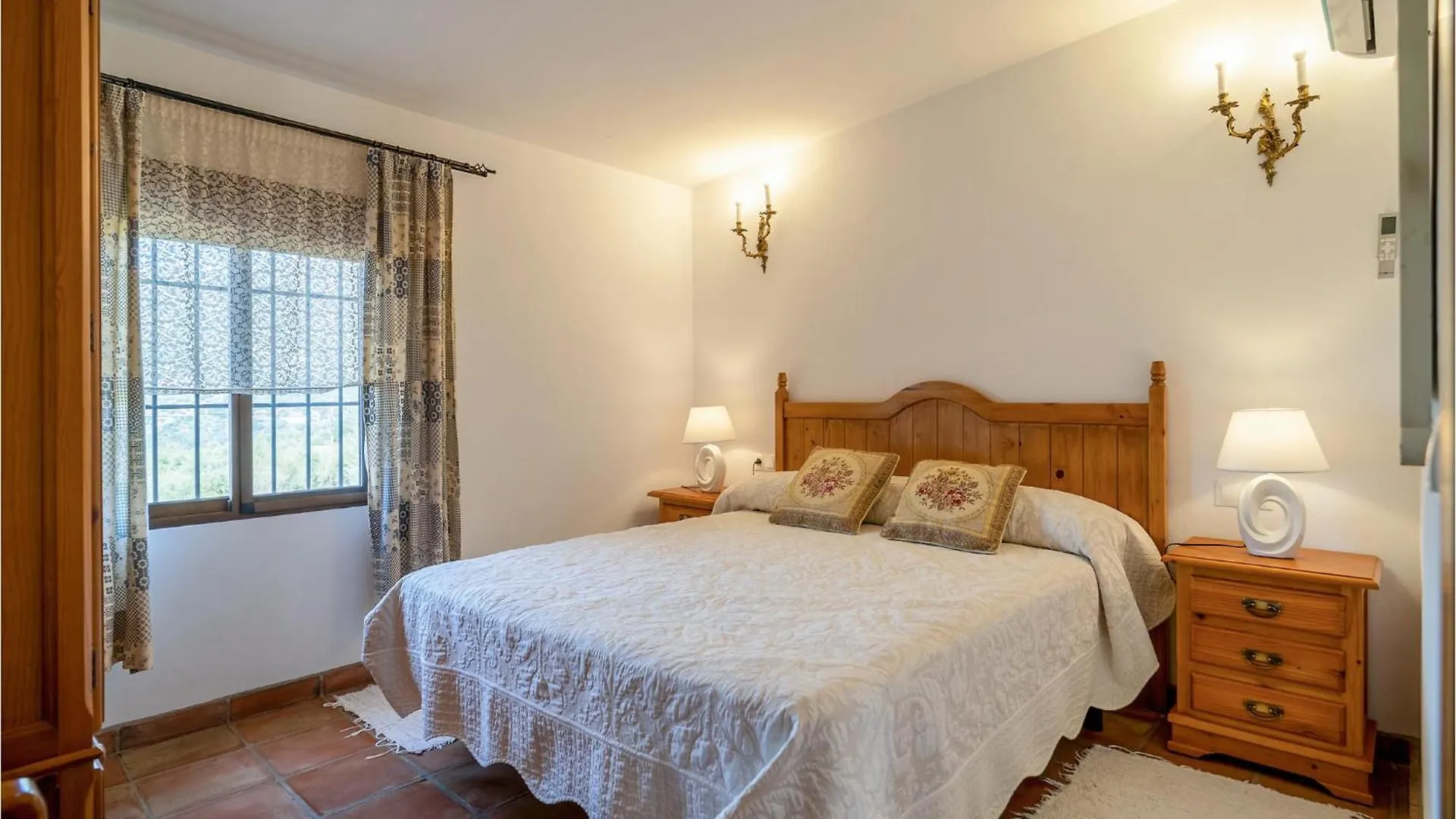 5 Bedroom Lovely Home In Periana