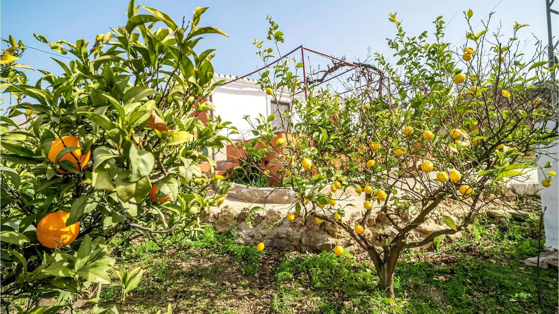 5 Bedroom Lovely Home In Periana Holiday home